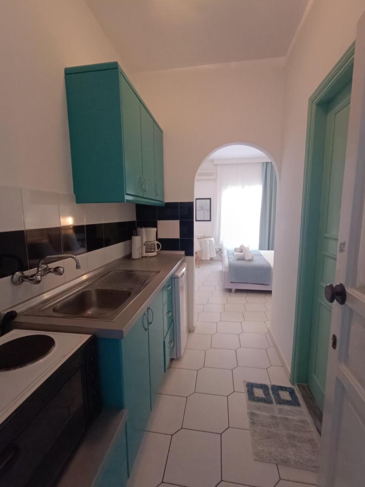 Philippos Apartments Ахарави Екстериор снимка