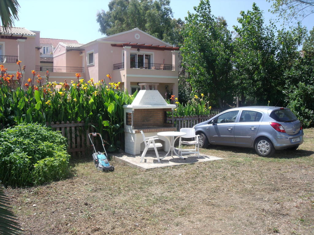 Philippos Apartments Ахарави Екстериор снимка